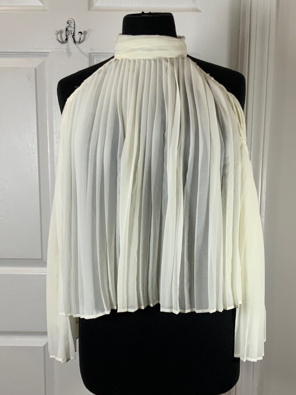 Walter Baker Ivory Pleated Cold Shoulder Blouse High Neck Romantic Top Medium